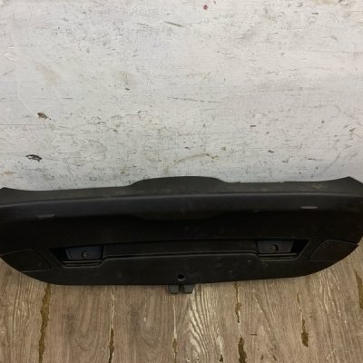 Обшивка крышки багажника Opel Astra J 2010 хетчбэк 5дв. A16LET 1.6 - изображение 14