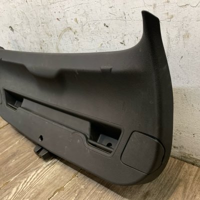 Обшивка крышки багажника Opel Astra J 2010 хетчбэк 5дв. A16LET 1.6 - изображение 12