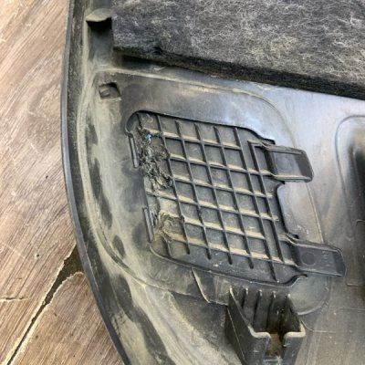 Обшивка крышки багажника Opel Astra J 2010 хетчбэк 5дв. A16LET 1.6 - изображение 6