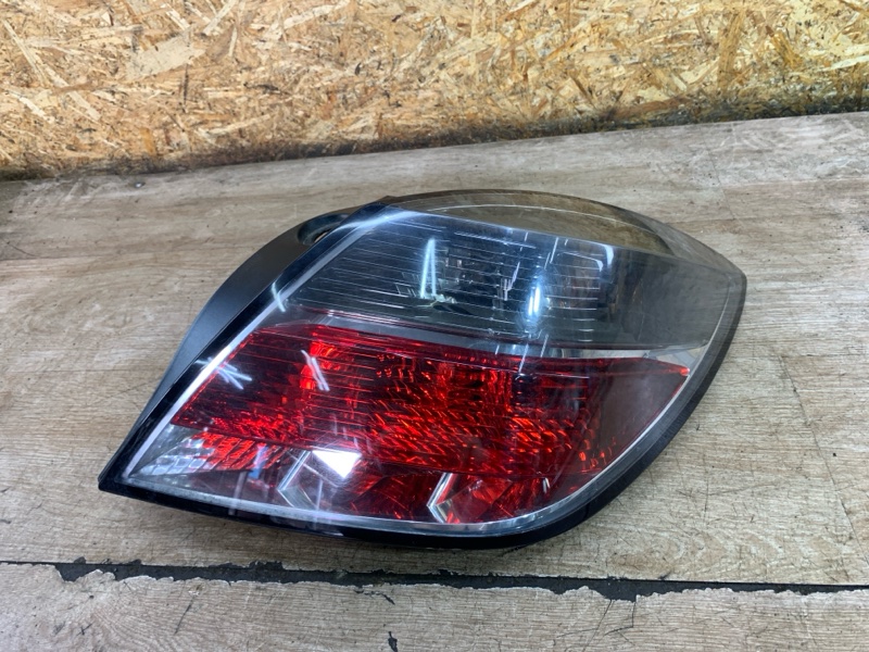 Фонарь Opel Astra H 2008 Z18XER хетчбек-3х дв., Прав. - изображение 1