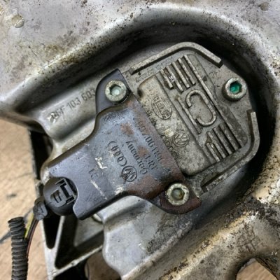 Масляный поддон ДВС Audi A3 8P 2008 AXW - изображение 5