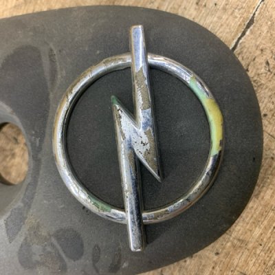 Накладка на крышку багажника Opel Corsa B 1998 хетчбэк 5дв. X14XE 1.4 - изображение 4