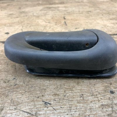 Ручка двери внутренняя Opel Corsa B 1998 хетчбэк 5дв. X14XE 1.4 Задн. Прав. - изображение 9