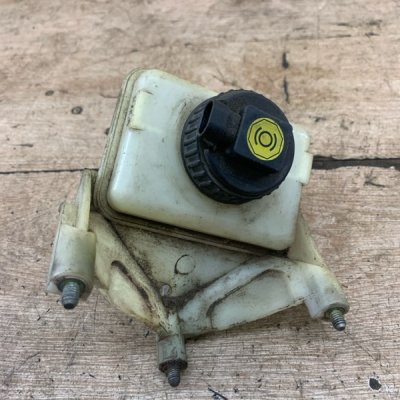 Бачок для тормозной жидкости Opel Corsa B 1998 хетчбэк 5дв. X14XE 1.4 - изображение 8