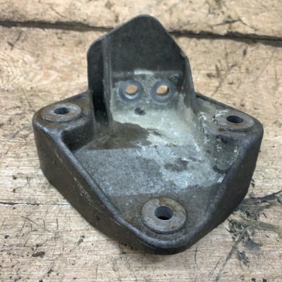 Кронштейн двигателя Opel Corsa B 1998 хетчбэк 5дв. X14XE 1.4 - изображение 6