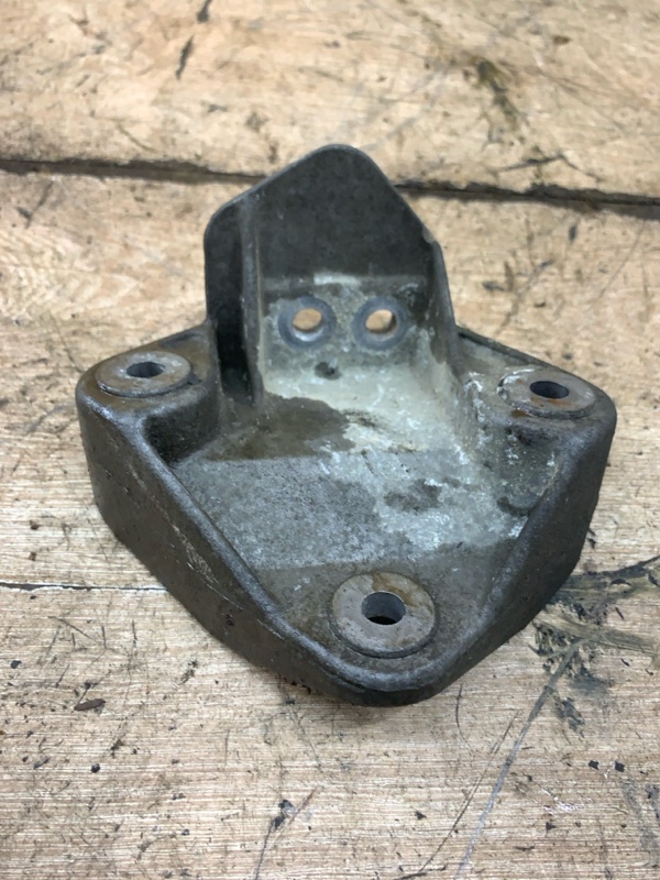 Кронштейн двигателя Opel Corsa B 1998 хетчбэк 5дв. X14XE 1.4