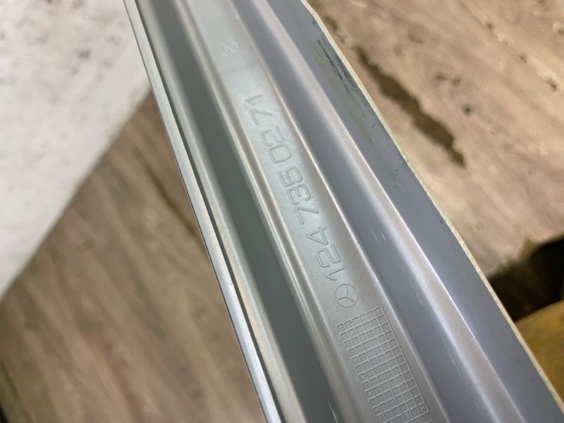 Накладка на дверь Mercedes-Benz 124 1994 2.0 седан 4дв., Задн., Прав. — изображение 9
