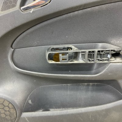 Обшивка двери Opel Corsa D 2012 хетчбэк 5дв. A14XER Перед. Прав. - изображение 10