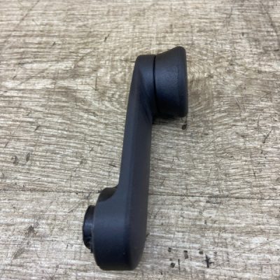 Ручка стеклоподъёмника Opel Corsa D 2012 A14XER хетчбэк 5дв. - изображение 7