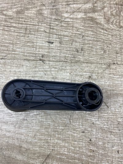 Ручка стеклоподъёмника Opel Corsa D 2012 A14XER хетчбэк 5дв.