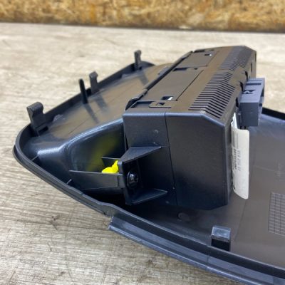 Дисплей информационный Opel Corsa D 2012 A14XER хетчбэк 5дв. - изображение 10