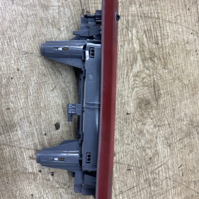 Стоп-сигнал крышки багажника Opel Corsa D 2012 A14XER хетчбэк 5дв. - изображение 2