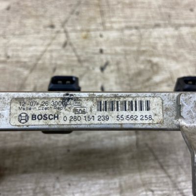 Топливная рампа Opel Corsa D 2012 A14XER хетчбэк 5дв. - изображение 2