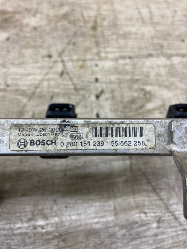 Топливная рампа Opel Corsa D 2012 A14XER хетчбэк 5дв. - изображение 2