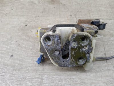 Замок двери Nissan SERENA 1998 SR20DE минивен, Перед., Лев.