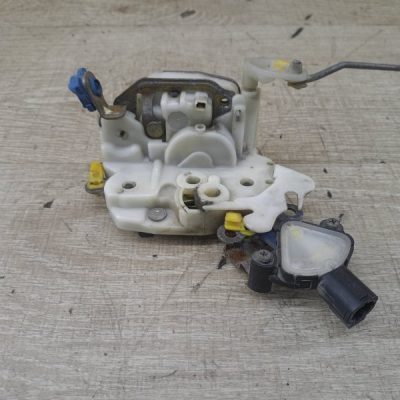 Замок двери Nissan SERENA 1998 SR20DE минивен, Перед., Лев. - изображение 5