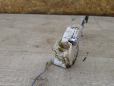 Замок двери Nissan SERENA 1998 SR20DE минивен, Перед., Прав.
