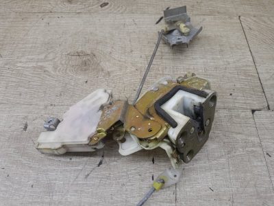 Замок двери Nissan SERENA 1998 SR20DE минивен, Перед., Прав.