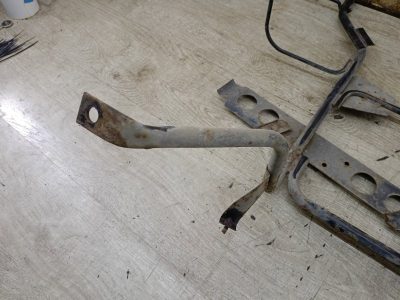 Крепление запаски Nissan SERENA 1998 SR20DE минивен
