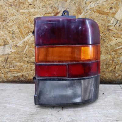 Фонарь Nissan SERENA 1998 SR20DE минивен, Прав.