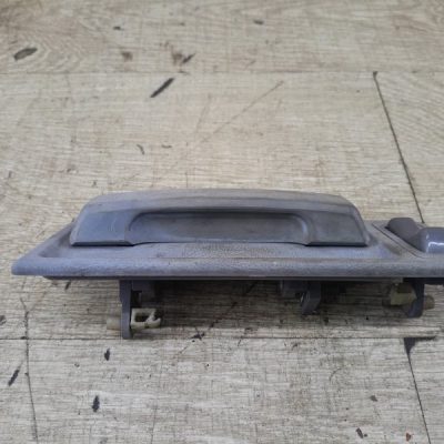 Ручка двери внутренняя Nissan SERENA 1998 SR20DE минивен, Задн., Прав. - изображение 4