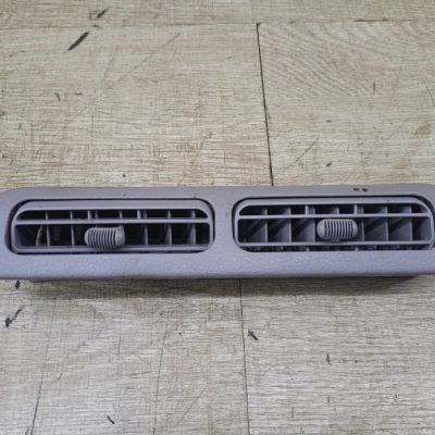 Дефлектор обдува салона Nissan SERENA 1998 SR20DE минивен - изображение 3