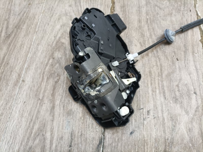Замок двери Ford Focus 2 2008 SHDA хетчбэк 5дв., Задн., Прав. - изображение 6