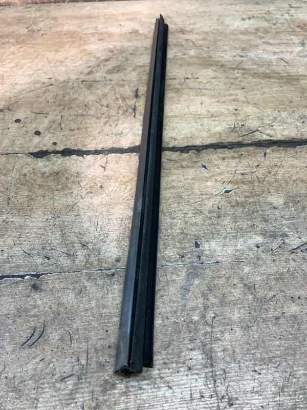 Уплотнительная резинка двери Opel Meriva 2008 Z16XEP 1.6 минивен, Перед. - изображение 3