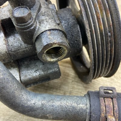 Насос гидроусилителя руля Opel Astra J 2010 седан A20DTH - изображение 2