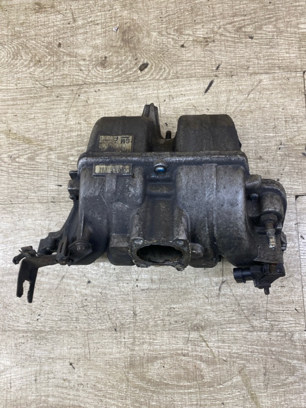 Коллектор впускной Opel Astra G 2003 Z16XE 1.6 хетчбэк 5дв. — изображение 3