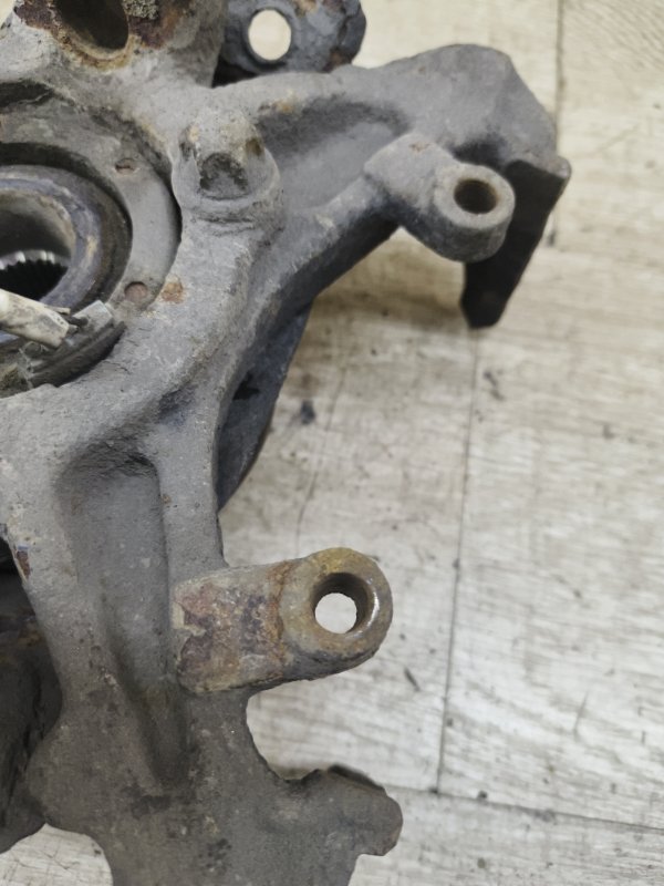 Поворотный кулак Opel Astra G 2003 хетчбэк 5дв. Z16XE 1.6 Перед. Прав.