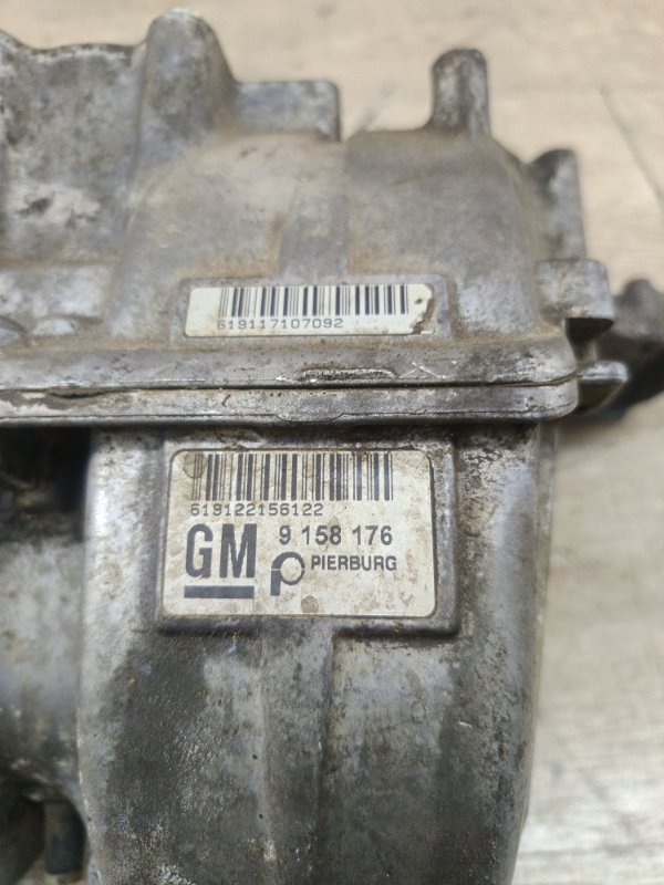 Коллектор впускной Opel Astra G 2001 Z16XE 1.6 хетчбэк 5дв. — изображение 2