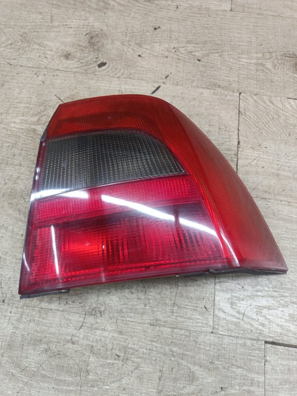 Фонарь Opel Vectra B 1999 X18XE1 1.8 седан 4дв., Задн., Прав. - изображение 1