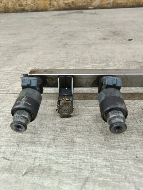 Топливная рампа Opel Astra G 1999 X16XEL 1.6 седан 4дв. - изображение 2