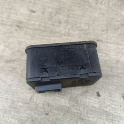 Кнопка стеклоподъемника Opel Astra G 1999 седан 4дв. X16XEL 1.6 Перед. Лев. - изображение 3