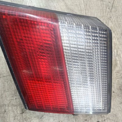 Фонарь крышки багажника Nissan Primera 1996 седан 4дв. GA16DE Задн. Прав. - изображение 4