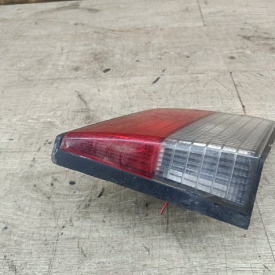 Фонарь крышки багажника Nissan Primera 1996 седан 4дв. GA16DE Задн. Лев. - изображение 3