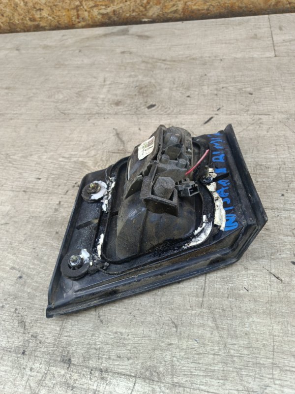 Фонарь крышки багажника Nissan Primera 1996 GA16DE седан 4дв., Задн., Лев. — изображение 10