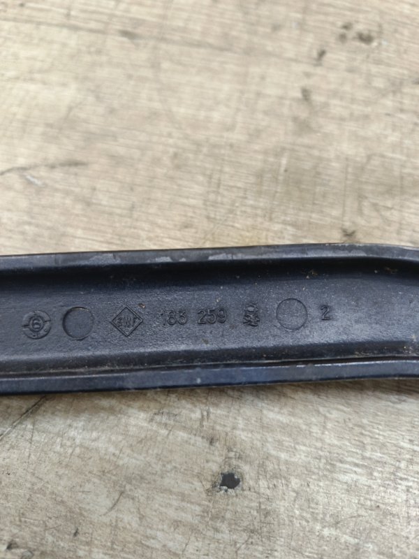 Поводок дворника Nissan Primera 1996 GA16DE седан 4дв., Перед., Прав. - изображение 2
