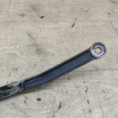 Поводок дворника Nissan Primera 1996 GA16DE седан 4дв., Перед., Прав. - изображение 8