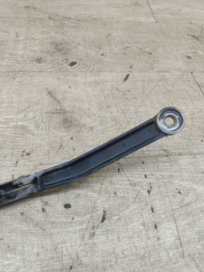 Поводок дворника Nissan Primera 1996 GA16DE седан 4дв., Перед., Прав.