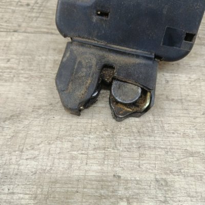 Замок крышки багажника Nissan Primera 1996 седан 4дв. GA16DE - изображение 7