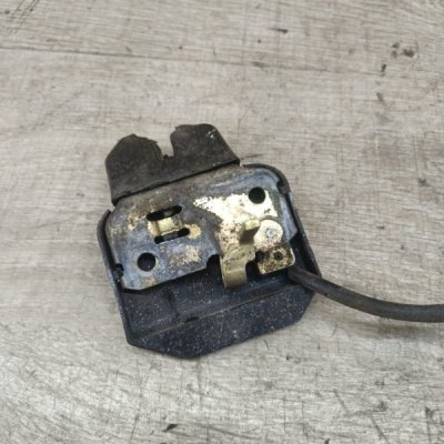Замок крышки багажника Nissan Primera 1996 седан 4дв. GA16DE - изображение 3