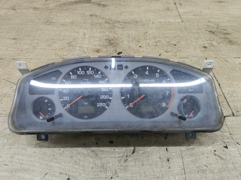 Панель приборов Nissan Primera 1996 GA16DE седан 4дв. - изображение 1