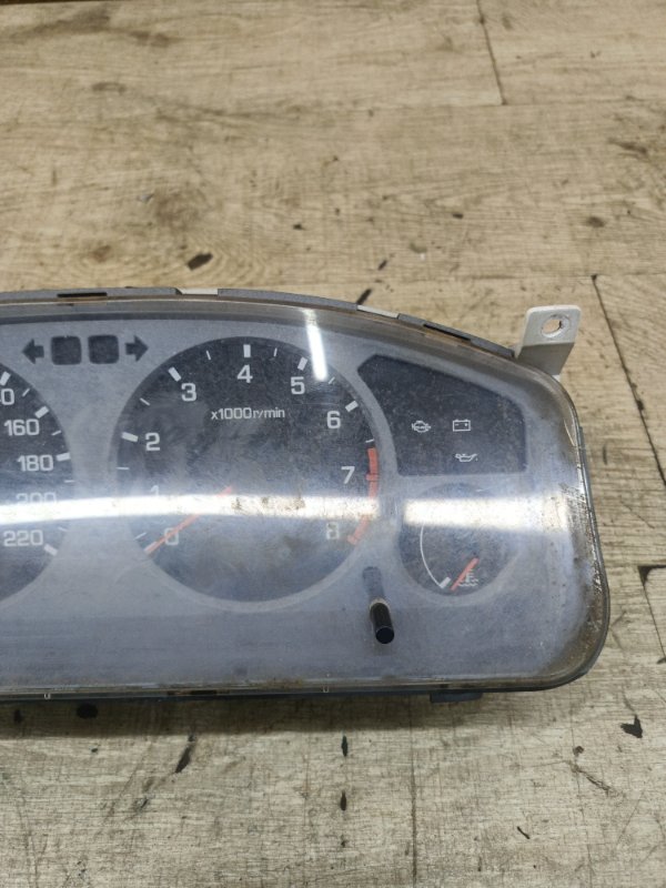 Панель приборов Nissan Primera 1996 GA16DE седан 4дв. - изображение 4