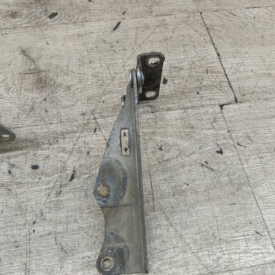 Петля капота Nissan Primera 1996 седан 4дв. GA16DE - изображение 6