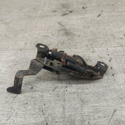 Замок капота Nissan Primera 1996 седан 4дв. GA16DE - изображение 5