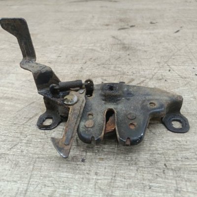 Замок капота Nissan Primera 1996 седан 4дв. GA16DE - изображение 2