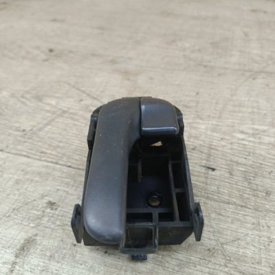Ручка двери внутренняя Nissan Primera 1996 GA16DE седан 4дв., Перед., Лев. - изображение 4