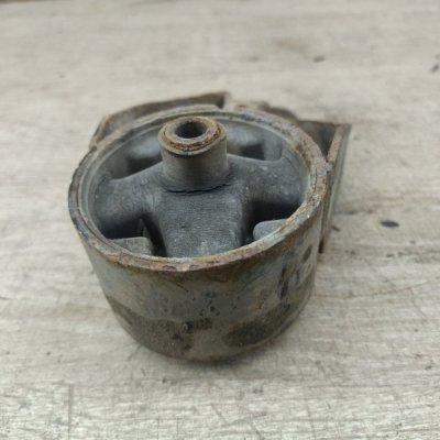 Подушка КПП Nissan Primera 1996 седан 4дв. GA16DE - изображение 6